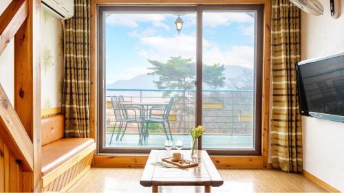 Ganghwa House | Gangwha Jeongwon Pension