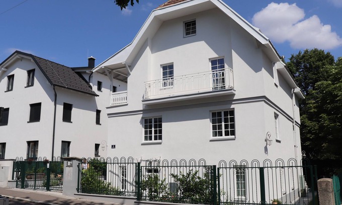 Penzing Apartment | Garden apartment in traditional Viennese villa near downtown subwayn