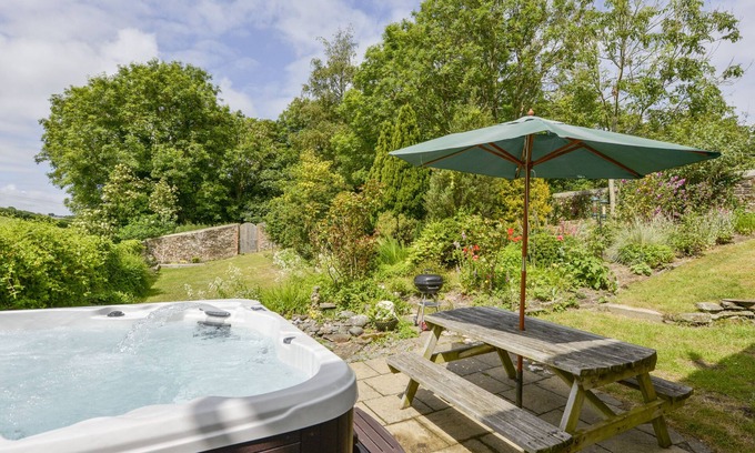 Westleigh Cottage | GARDEN COTTAGE, family friendly, with pool in Bideford