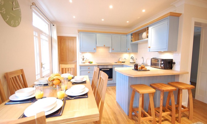 Southwold Cottage | GARDEN COTTAGE, SOUTHWOLD, pet friendly, with a garden in Southwold