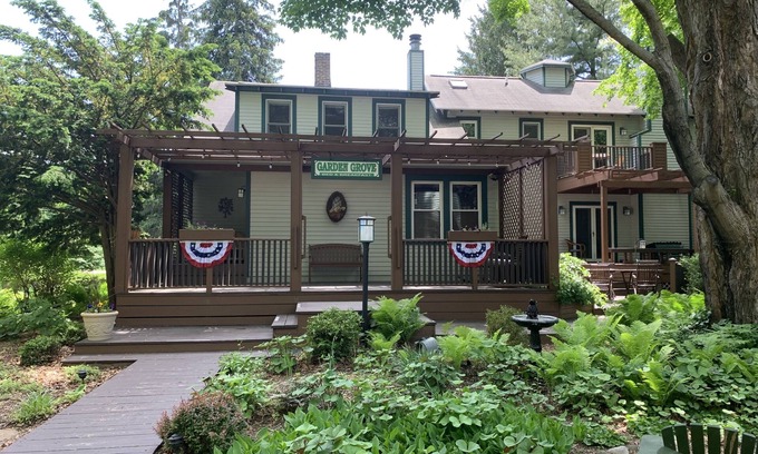 Union Pier Bed & Breakfast | Garden Grove Bed and Breakfast