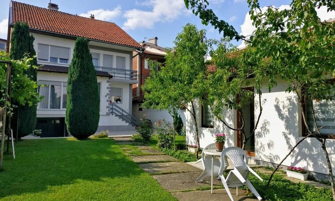 Mejë House | Garden Guesthouse