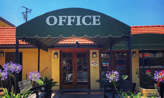 Glendora Hotel | Garden Inn & Suites