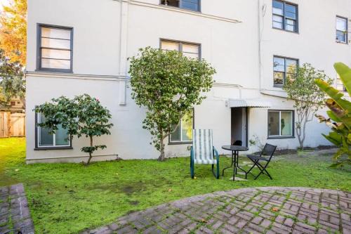 North Berkeley Apartment | Garden Oasis Cozy Home Near Bart Shop with Parking
