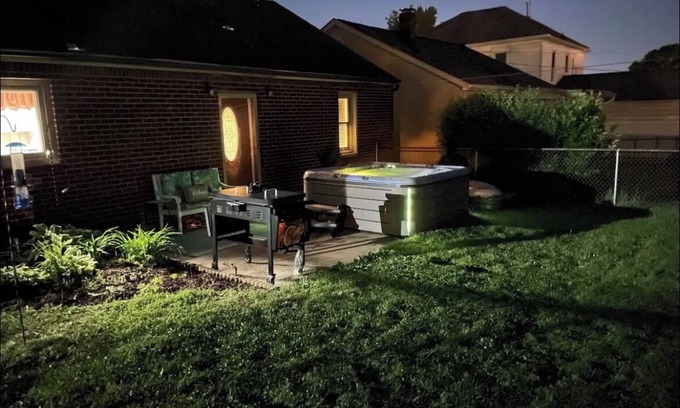 Zanesville House | Garden Spa Home with King Size Bed & Hot Tub
