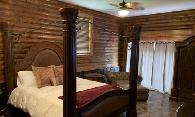 Loris Apartment | Gardinia Room w/ Bedroom