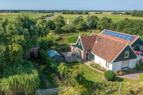 Den Burg Bed & Breakfast | Gastsuite het Duinroosje met hottub op het privé terras!