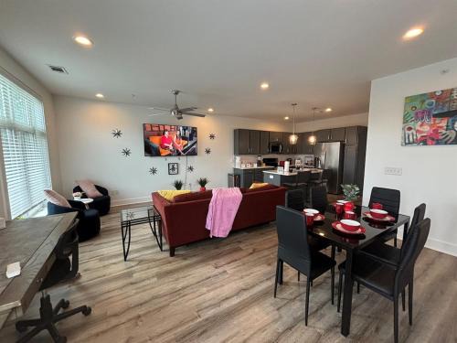 Dunean Apartment | Gated 2BR in Greenville wVibes