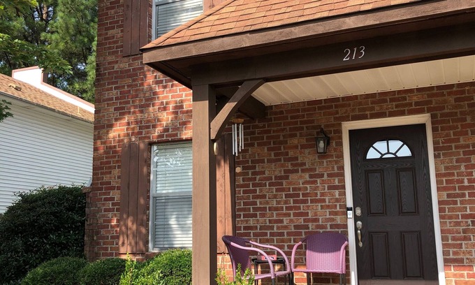 Oxford Condo | Gated Condo Community and Personal parking, Near campus, WIFI, Washer/Dryer