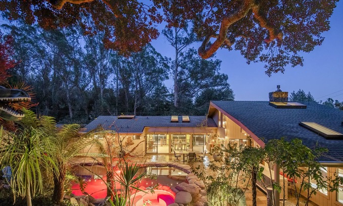 Santa Cruz Villa | Gated & Fenced Santa Cruz Villa near the Redwoods & Pacific Ocean~