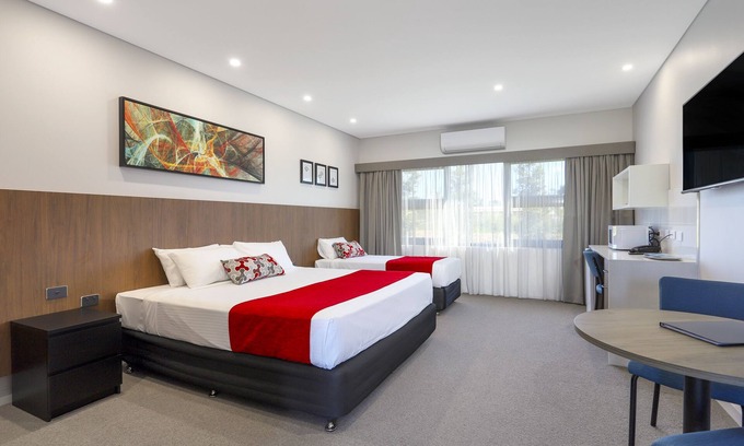 Vineyard Hotel | Gateway Motel