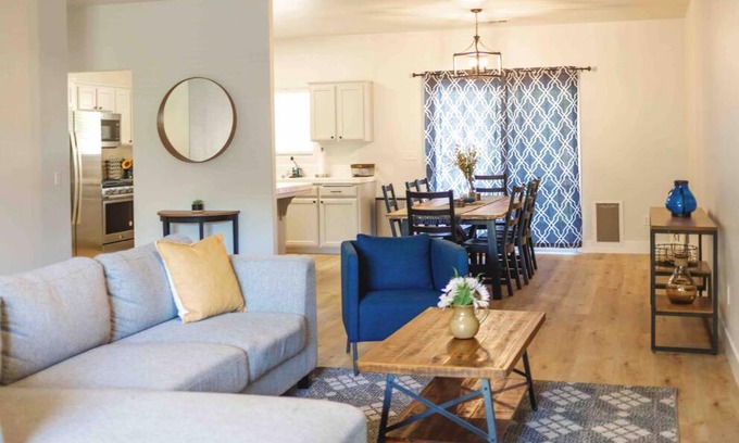 Exeter Villa | Gateway Retreat: Short Drive to the Sequoias