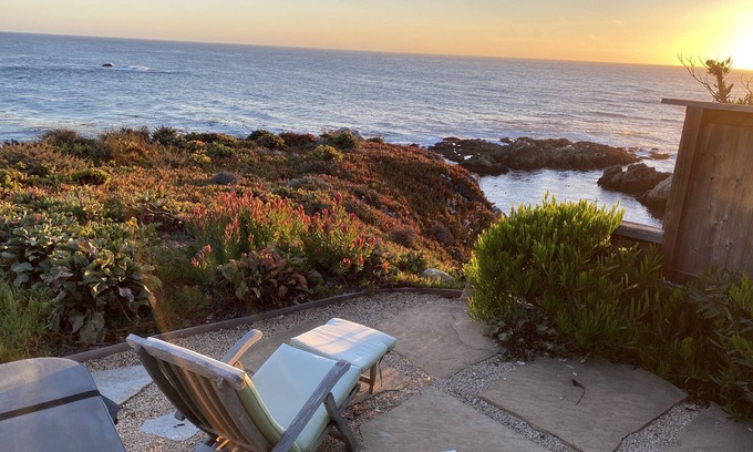 Carmel Riviera House | Gateway to Big Sur, 10 min to Carmel restaurants. Pebble Beach 8 miles away