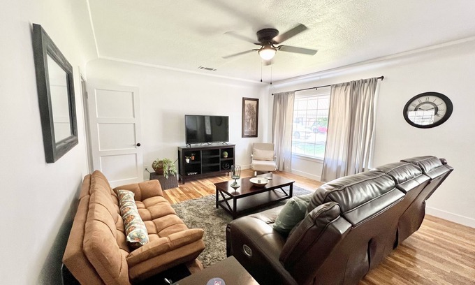 Porterville House | Gateway to the Sequoias