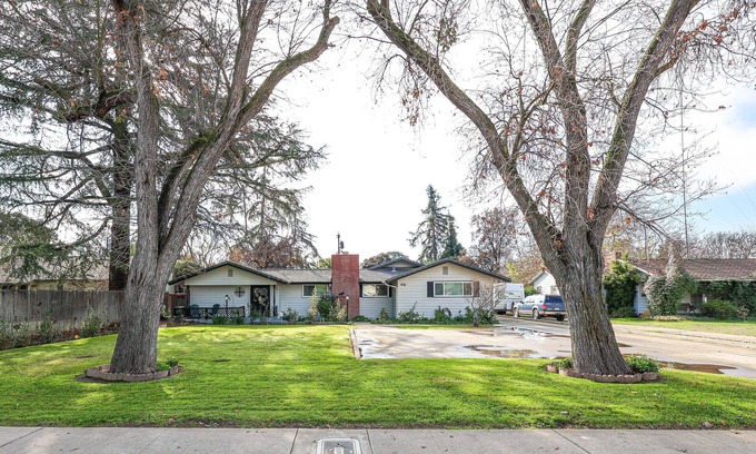 Merced House | Gateway to Yosemite, Mins to UC Merced, Beautiful 3 Bedroom, 2 Bath home.