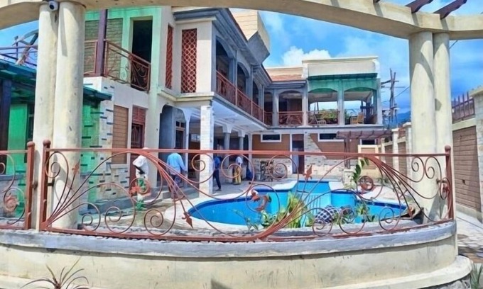 Kasese Hotel | Gator's Paradise Resort