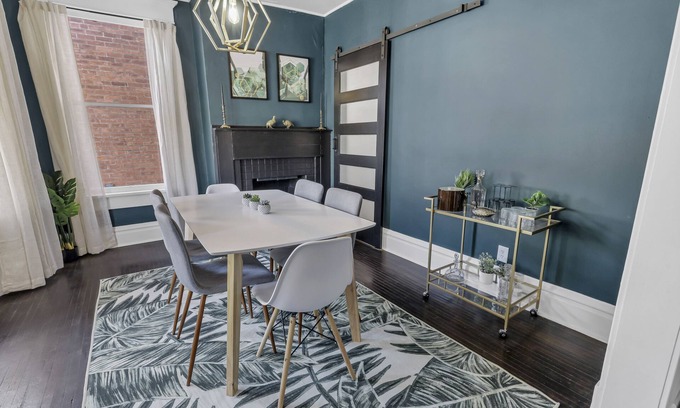 Livingston Park House | Gatsby vibes house in Old Oaks, close to everything