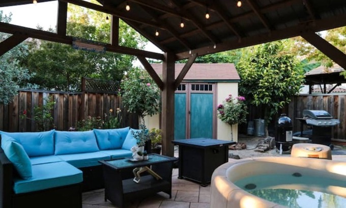 Hollister House | Gazebo Oasis, Spacious home, Centrally located, Near Pinnacles, King Beds!