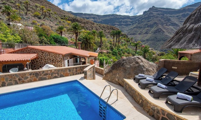 Mogan Ski Chalet | GC0280 Villa with private pool in El Sao, Arguineguín