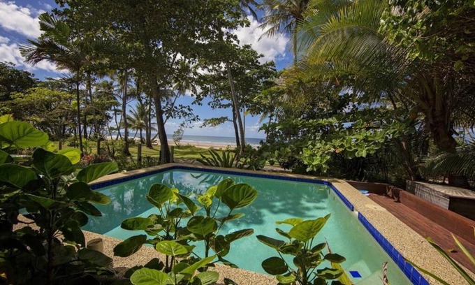 Mission Beach House | Gecko's Cottage - Absolute Beachfront