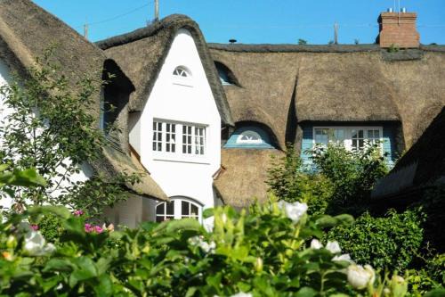 Keitum Apartment | Gemütliche Wohnung unter Reet mit Pool und Sauna in Keitum