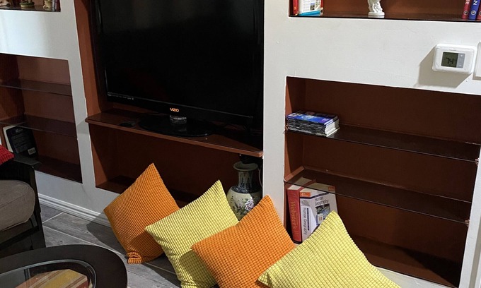 Loma Linda House | Gem of a find, walking distance to Loma Linda University Hospital, VA & more!