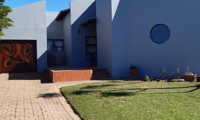 Jeffreys Bay Apartment | Genie's Nest JBay Flat 1