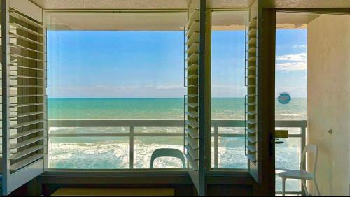 Georgian Inn Apartment | Georgian Inn Beach Club