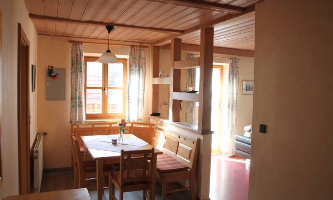 Aue Apartment | Geräumiges Feriendomizil mit Balkon - besonders für Familien geeignet