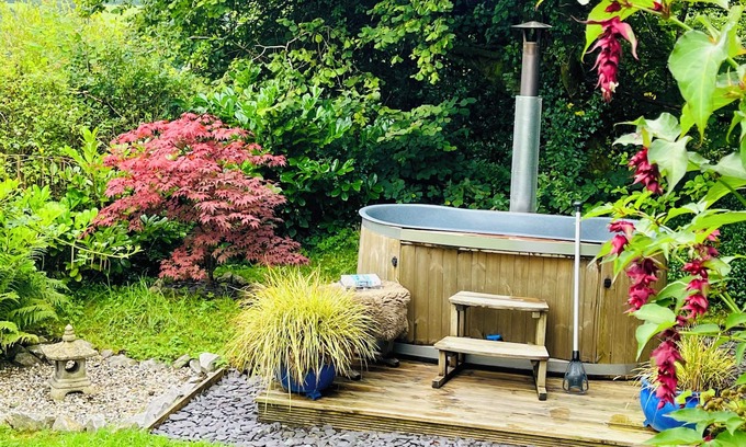 Whitland Cottage | Ger y Nant: A Tranquil Hot Tub Retreat