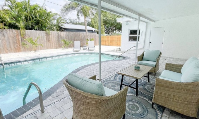 Bee Ridge House | Get a Change of Scenery at this Family Friendly Home in Sarasota w/Private Pool