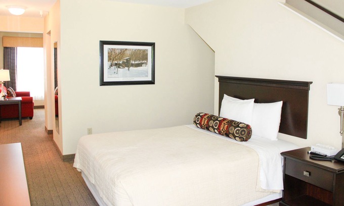 Kelleys Island House | Get Closer to Nature at the Iroquois Suites with Breathtaking Views 214