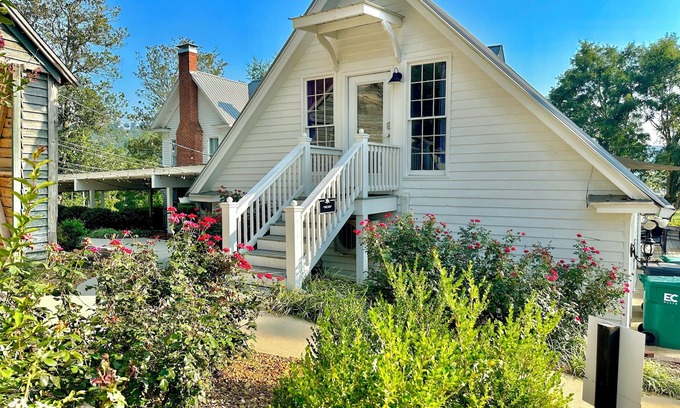 Cedar Bluff Apartment | Getaway at "The Den" - Pool, Hot tub, fire pit, kayaks, & lake access!