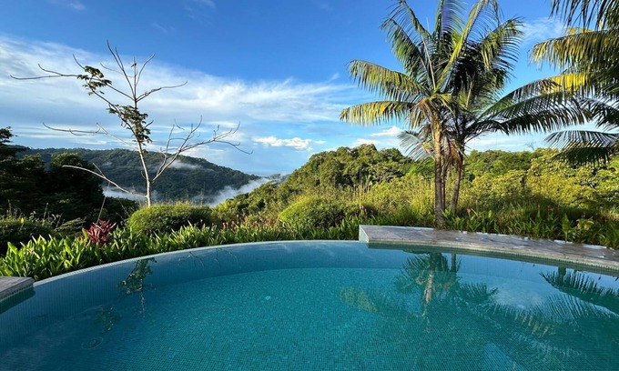 Cascada Azul House | Getaway Charming 2-bedroom house secluded with Ocean Breeze