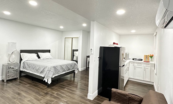 Lutz Apartment | Getaway / Private SUITE B Tranquility 🏡 close to ✈️ beach, mall, park, zoo