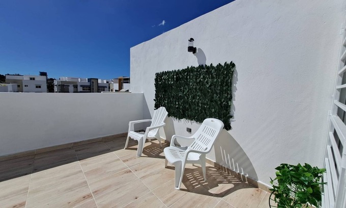 Pantoja Apartment | Getaway To Cozy Home 4 Br, 3,5 B