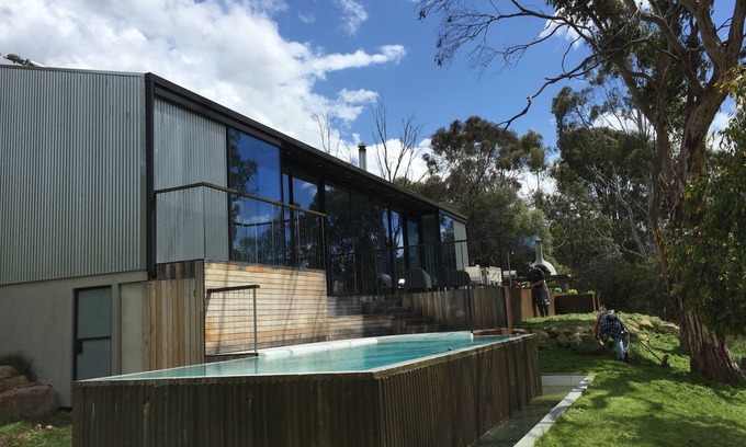 Merrijig House | GETO - Holiday home with a pool on the river