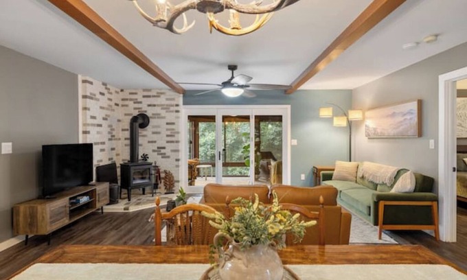 Lake Lure House | GiGi's moutain lake Cottage