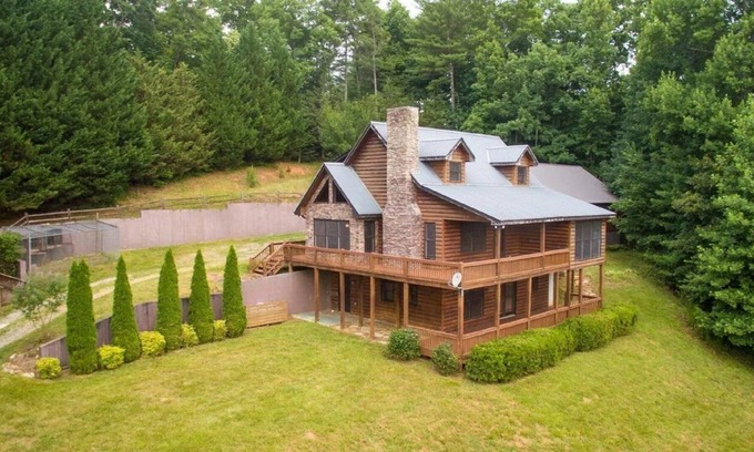 Hemp Cabin | Gigi`s Place,4br/3ba,Wifi,Walk in tub, sleeps 10 - Pet Friendly