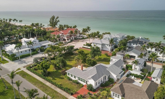 Boca Grande House | Gilchrist Manor - 6 BR historic beach house steps from beach and town!