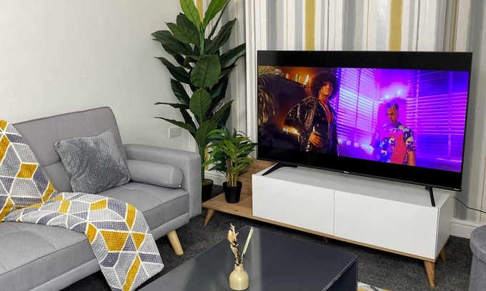 Gillingham House | Gillingham cosy 3 bedroom with free WiFi & parking