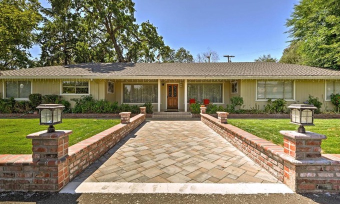 Gilroy House | Gilroy Home with Deck on 20 Acres, 7 Mi to Downtown!