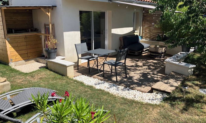 Saint-Andeol-le-Chateau Cabin | Gite "bambou" Avec Piscine