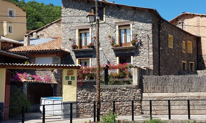 Les Iglesies Cottage | Gîte Teulé 2 in the Pyrenees: A perfect getaway in the middle of nature|11 pax