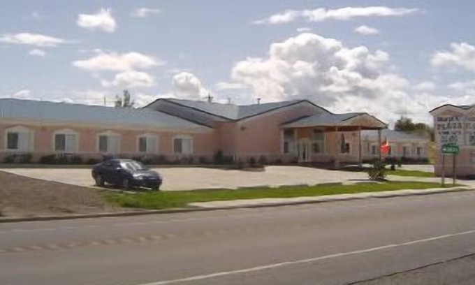 Santa Rita Hotel | Glacier Gateway Plaza