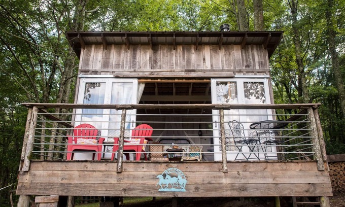 Grandview Cabin | Glamping Cottage on 116 Acre Farm-Cowgirl Cabin