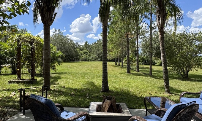 Braden River House | “GLAMPING”on 10 acres…10minutes to Lakewood Ranch and close to Sarasota scenes.