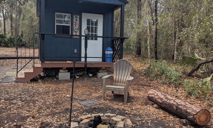 Edgar Cabin | Glamping spot Pet- Friendly with free parking & peaceful surroundings.”