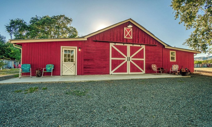 Upper Lake RV Rental | Glamping Tent with gorgeous mountain views&Animalsn