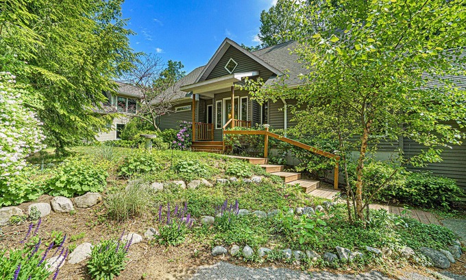 Glen Arbor House | Glen Arbor Getaway Brand New Air Conditioning! Dog Friendly!